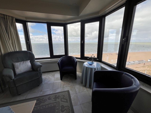 Ruim appartement met lift in residentie Hydro Palace, Oostende,  bouwjaar 1986 - foto 4