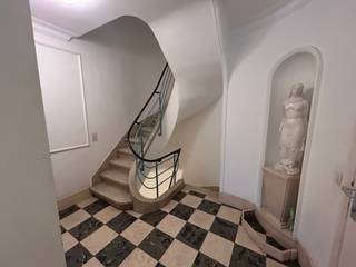 Absolute Toplocatie Berchem: Dit appartement geniet van een uitzonderlijke ligging vlak aan het Brilschanspark.Welkom in dit lichtrijke appartement,...