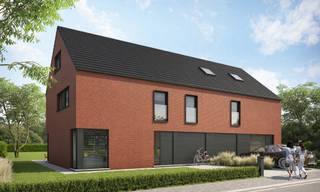 Ontdek deze stijlvolle, halfopen nieuwbouwwoning, gelegen in een rustige straat met een landelijke charme. Hier geniet je van de perfecte balans tussen de rust van het buitenleven en de nabijheid van het bruisende centrum van Lochristi en Zaffelare.
Deze energiezuinige woning (E10) biedt een ruime en lichtrijke woon- en eetkamer die naadloos aansluit op een open keuken, volledig naar eigen smaak in te richten. Op de eerste verdieping bevinden zich vier slaapkamers, een moderne badkamer met ligbad, inloopdouche en dubbele wastafel en een afzonderlijk toilet. De woning heeft een zuidgerichte tuin, ideaal om te ontspannen. Bovendien bepaal je zelf de afwerkingsmaterialen voor keuken, badkamer, vloeren en binnendeuren, zodat de woning volledig aansluit bij jouw stijl en voorkeuren.
Dankzij de combinatie van een warmtepomp, vloerverwarming en zonnepanelen blijft je energiefactuur laag en woon je uiterst duurzaam.
Wil je alle details ontdekken? Neem contact met ons op!