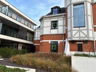 In het hart van Zulte bevindt zich dit aangename gelijkvloerse appartement dat comfort en praktische indeling perfect combineert. Dankzij de...