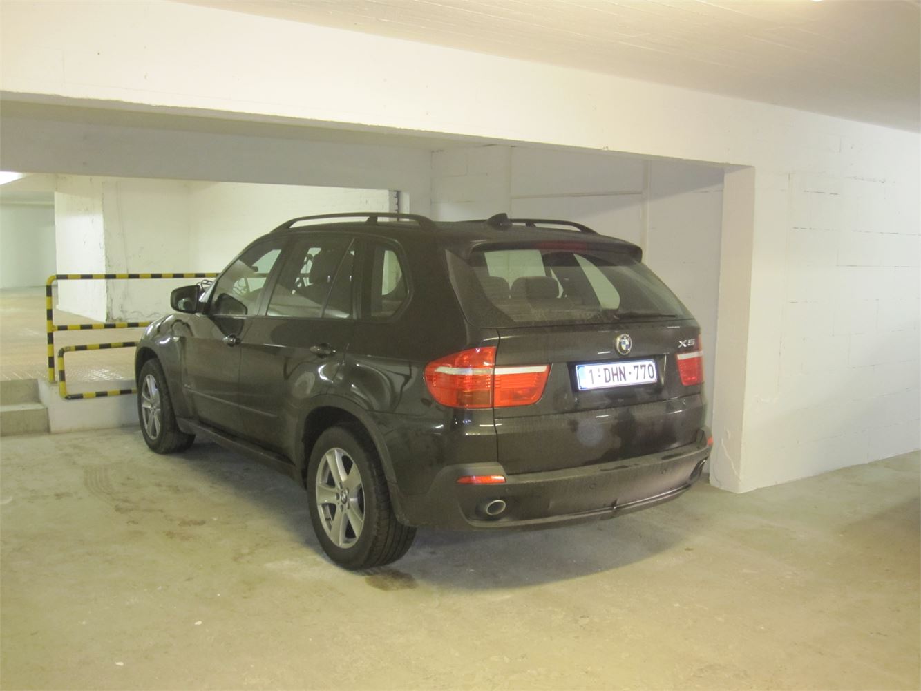 Autostaanplaats in afgesloten garage thv Nederkouter/Justitiepaleis. - foto 1