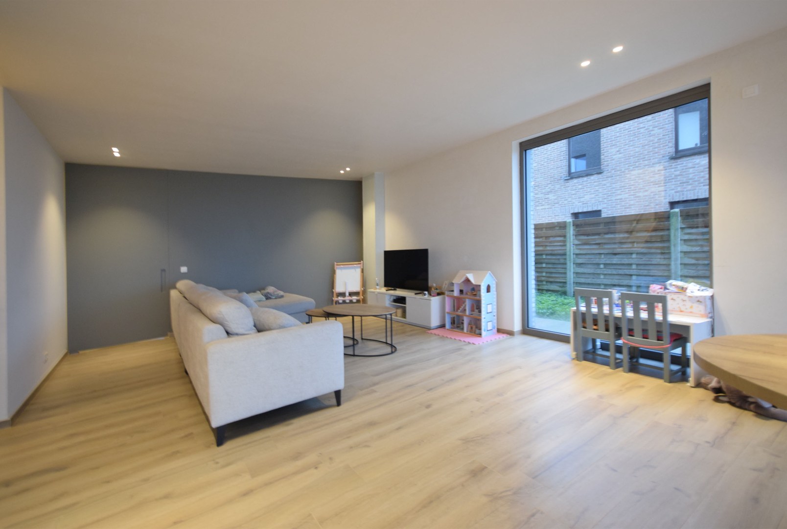 Ruime recente halfopen bebouwing met panoramisch verzicht - foto 4