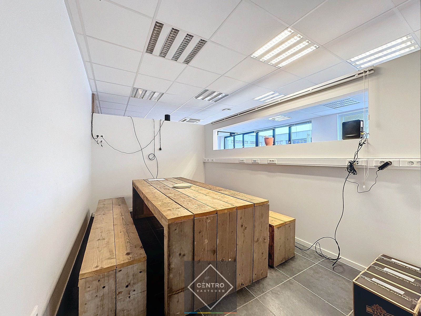 Instapklare KANTOREN (250m²) TE KOOP met 6 private parkeerplaatsen voor de deur te Brugge! Ideale uitvalsbasis naar kust en binnenland! - photo 5