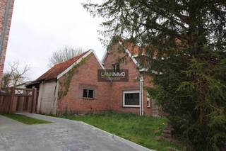 Deze leuke woning staat om een totale oppervlakte van maar liefst 3736 m². Deze oppervlakte biedt verschillende mogelijkheden naar bouwproject...