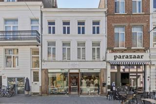 Interessant investeringspand gelegen op een toplocatie in het bruisende centrum van Kortrijk. Dit handelspand is momenteel verhuurd, wat zorgt voor een onmiddellijke en stabiele huuropbrengst.Alle huurmodaliteiten, waaronder de huidige huurprijs, looptijd van de huurovereenkomst, rendement en overige relevante informatie, zijn beschikbaar op aanvraag. Een interessante opportuniteit voor investeerders die op zoek zijn naar een verhuurd handelspand op een sterke locatie.Contacteer Wessel voor meer informatie. wessel.audoor@dewaele.com0472 18 39 13Bestuursmaatregelen in het maatregelenregister: nee