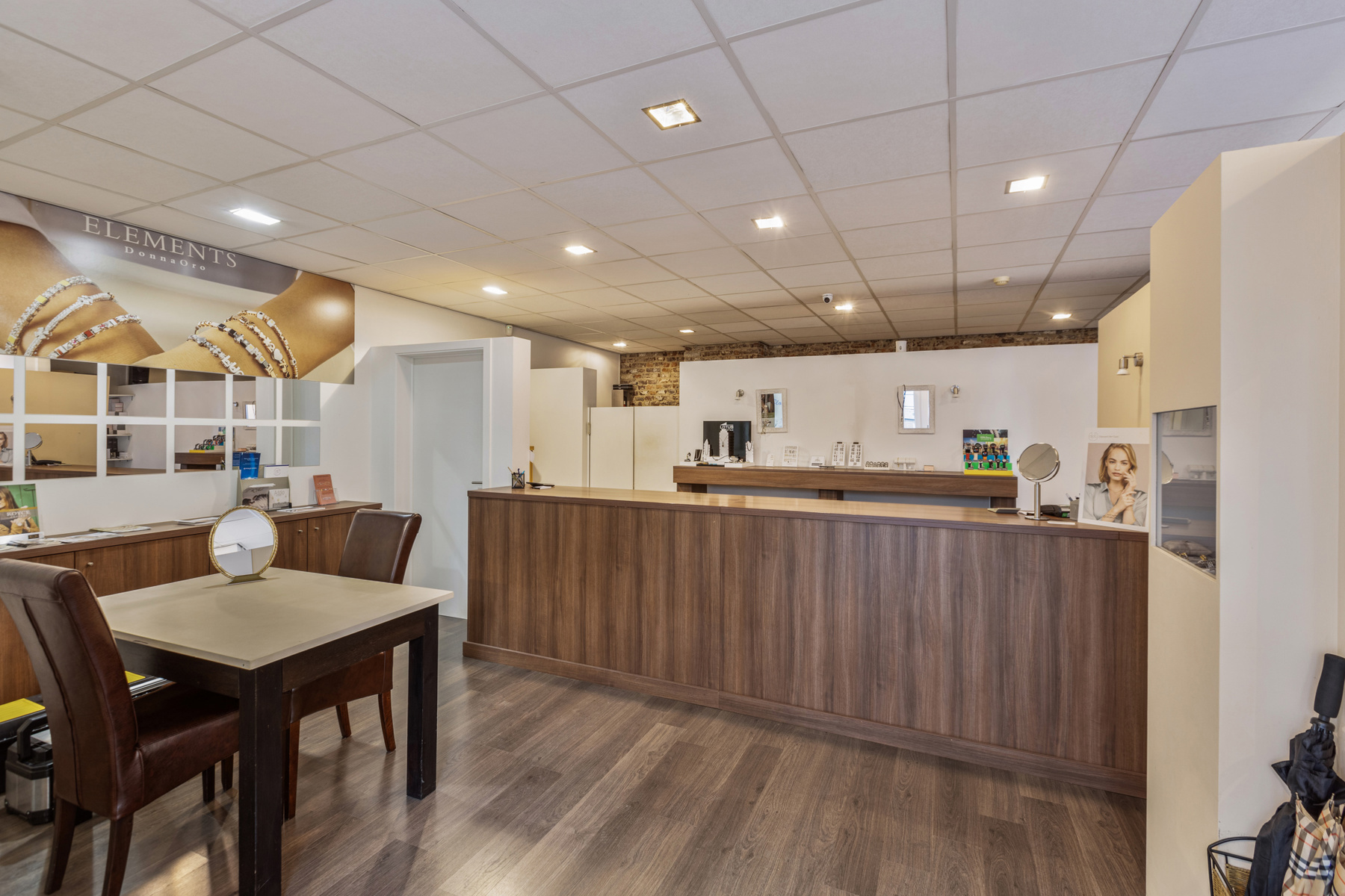 Handelszaak en ruime woning (4 slpk.) in hartje Maaseik.  - foto 3