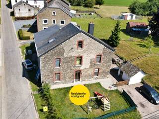 Gelegen in het rustige dorp Tavigny, midden in het groen van de Belgische Ardennen en op korte afstand van Houffalize, geniet deze eigendom van...