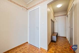 Dit op te frissen appartement is gelegen op de derde verdieping van de Residentie Arioso en biedt een prachtig zijdelings zeezicht. Bij...