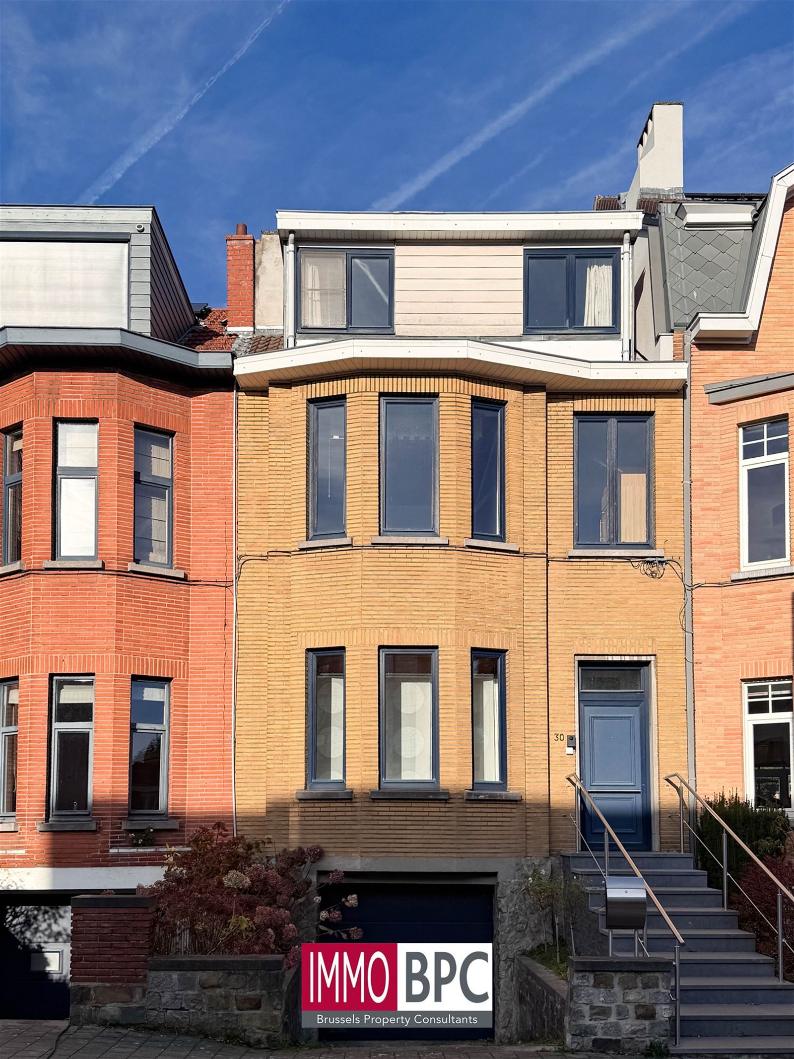 Karaktervol woning met 5 slaapkamers , tuin en garage - foto 2