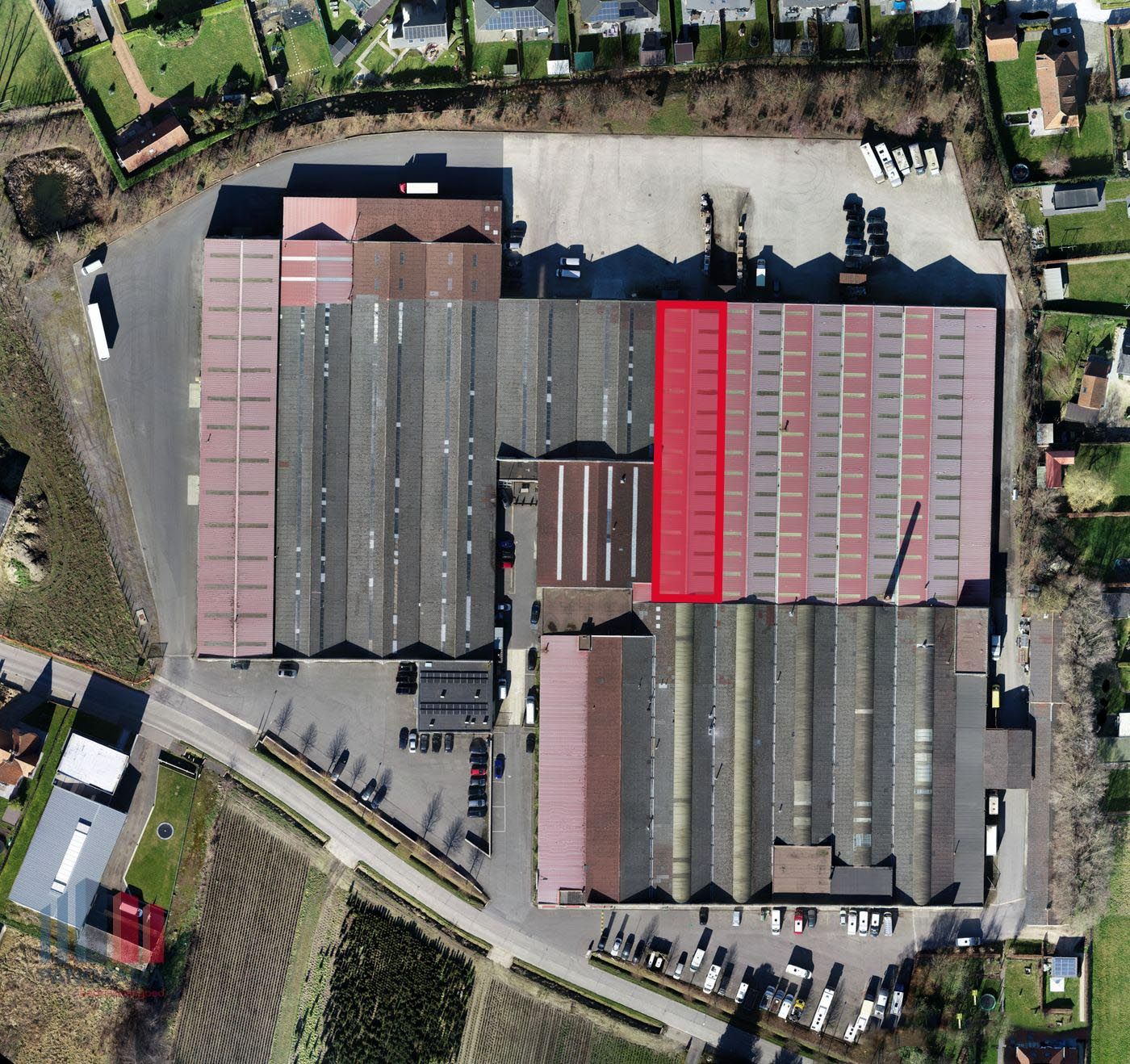 1.125 m² INSTAPKLAAR MAGAZIJN MET KANTOOR EN LAADKADE TE HUUR - photo 4