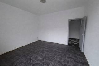 Dit aangename gelijkvloers appartement met privatieve tuin is gelegen aan de Dendermondsesteenweg 346 in 9100 Sint-Niklaas en combineert comfort...