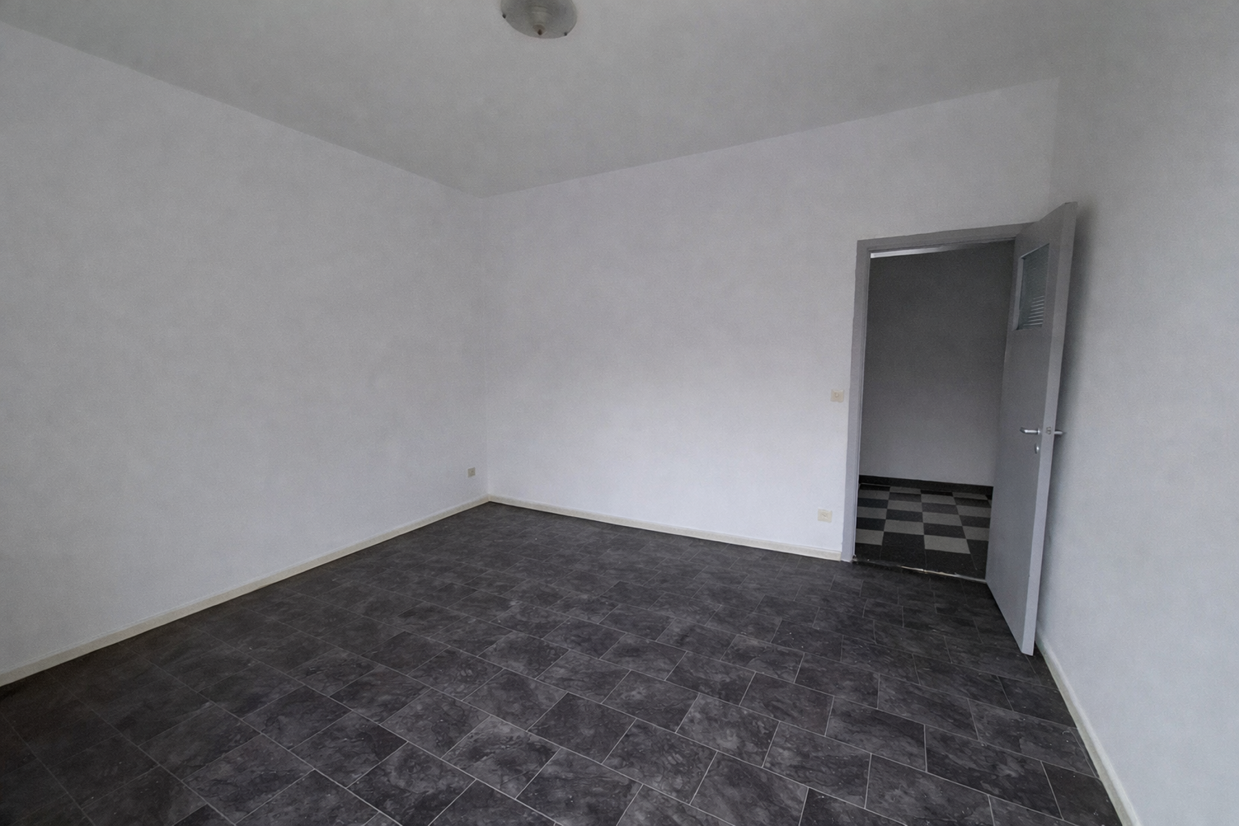 Gelijkvloers Appartement Met Tuin Te Huur! - foto 2