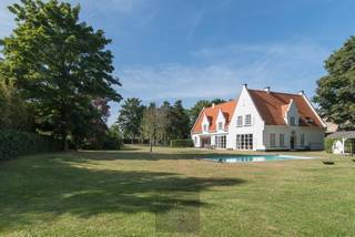 In de gegeerde en exclusieve Simli-wijk van Nieuwpoort-Bad bevindt zich deze bijzondere villa, die met haar uitzonderlijke ligging en royale...