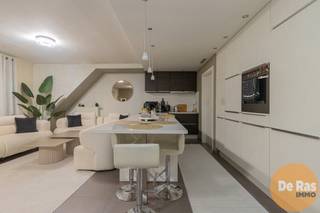 OUDEGEM - Dit appartement is gelegen op de tweede verdieping van een kleinschalige residentie nabij het dorpsplein van Oudegem.Alle voorzieningen...