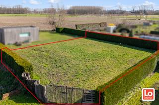 Dit mooi perceel bouwgrond van ca. 736 m² heeft een uniek zicht op de achterliggende weilanden en ligt in een rustige doodlopende straat, midden in...