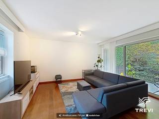 <p><b><span>SINT-LAMBRECHTS-WOLUWE: Gelegen nabij het Roodebeekpark en het Woluwe Shopping Center, mooi appartement met 2 slaapkamers van ±107 m² op de 1e verdieping met lift. Het appartement bestaat uit een inkomhal, slaapkamer ±12 m², badkamer, toilet, slaapkamer ±14 m², ruime woonkamer ±38 m², volledig uitgeruste keuken (oven, kookplaat, dampkap, koelkast, diepvriezer en vaatwasser), wasruimte, zuidgericht terras ±5 m², kelder nr. 11 en verplichte parkeerplaats nr. 11 aan €100/maand extra. Kosten: voorschot van €250/maand, inclusief de gemeenschappelijke delen en koud water. Eenmalige verhuisvergoeding van €100. EPC: D Beschikbaar vanaf 01/11/2026.</span></b></p>
<p><span> </span></p>
<p><u><span>Op de 1e verdieping met lift:</span></u></p>
<ul>
<li><span>Inkomhal</span></li>
<li><span>Slaapkamer ±12 m²</span></li>
<li><span>Badkamer</span></li>
<li><span>Toilet</span></li>
<li><span>Slaapkamer ±14 m²</span></li>
<li><span>Ruime woonkamer ±38 m²</span></li>
<li><span>Volledig uitgeruste keuken (oven, kookplaat, dampkap, koelkast, diepvriezer en vaatwasser)</span></li>
<li><span>Wasruimte</span></li>
<li><span>Zuidgericht terras ±5 m²</span></li>
</ul>
<p><span> </span></p>
<p><span>Kelder nr. 11 en verplichte parkeerplaats nr. 11 aan €100/maand extra.</span></p>
<p><span>Eenmalige verhuisvergoeding van €100.</span></p>