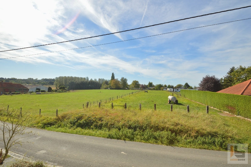 Rustig gelegen tweegevelwoning met leuk, groen verzicht - foto 2