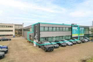 Discover the perfect location for your business at Neringenweg 44 located in Heverlee, right by the E40 slip road. This contemporary office space offers an ideal environment for entrepreneurs looking for a strategic location. Benefit from excellent visibility and accessibility from the E40, making your business easy to find for customers and employees alike. The office space is designed with flexibility in mind, allowing you to adapt the space to the specific needs of your business. Enjoy modern facilities and amenities that contribute to a productive working environment. Ample parking spaces for both employees and visitors, making it easy to get to the office. Parking spaces available for rent. Contact us for more information or to schedule a viewing.