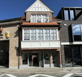 Deze goed bereikbare handelszaak van 103 m² bevindt zich op een uitstekende locatie, nabij de Groentenmarkt. Het pand, dat voorheen dienstdeed...