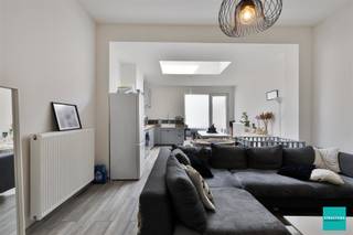 Welkom in deze charmante woning gelegen in het hart van Aalst. Met een bewoonbare oppervlakte van 115m² en een perceeloppervlakte van 140m²,...