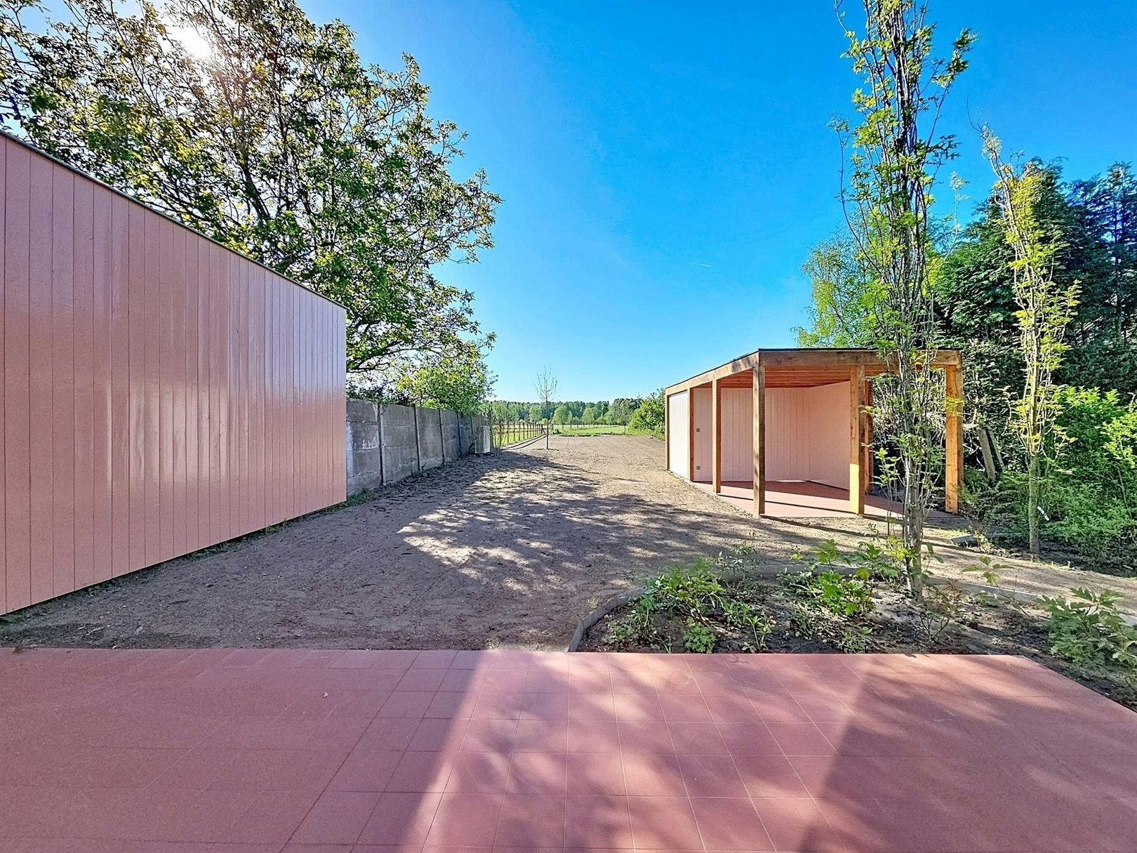 Stijlvolle architectenwoning met 4 slaapkamers, zonnige tuin én dakterras in groene omgeving - foto 3
