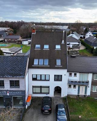 Te renoveren duplexappartement op centrale locatie in Maasmechelen📍 Rijksweg 259 bus 3, 3630 MaasmechelenDit te renoveren duplexappartement is...