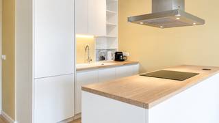 This exceptionally stylish residence, ‘Mechelsesteenweg 150’, is situated in the charming Harmony district. A highly sought-after location with the theatre district within walking distance and the City Park as its back garden. Public transport right on the doorstep and easy access to the Ring motorway ensure convenient travel in and out of the city.

This exceptionally light-filled flat, measuring approximately 101 m², is situated on the sixth floor. The entrance hall opens directly onto the spacious living area with an open-plan kitchen. Extending from the living area is the terrace, where you can enjoy the sunshine to the full.

The finishes have been carefully selected; there is continuous parquet flooring, and the open-plan kitchen is fitted with high-quality appliances such as a combi-oven, dishwasher, ceramic hob, fridge and a separate freezer.

The hall leads to the two bedrooms, one of which has an en-suite shower room. The bathroom is fitted with a washbasin and a bath. There is a separate guest toilet.

Storage room with a connection for a washing machine.

Service charges: 100 euros per month.
All utilities (gas, electricity and water) are to be met privately by the tenant.

Available from 1 November 2026.
