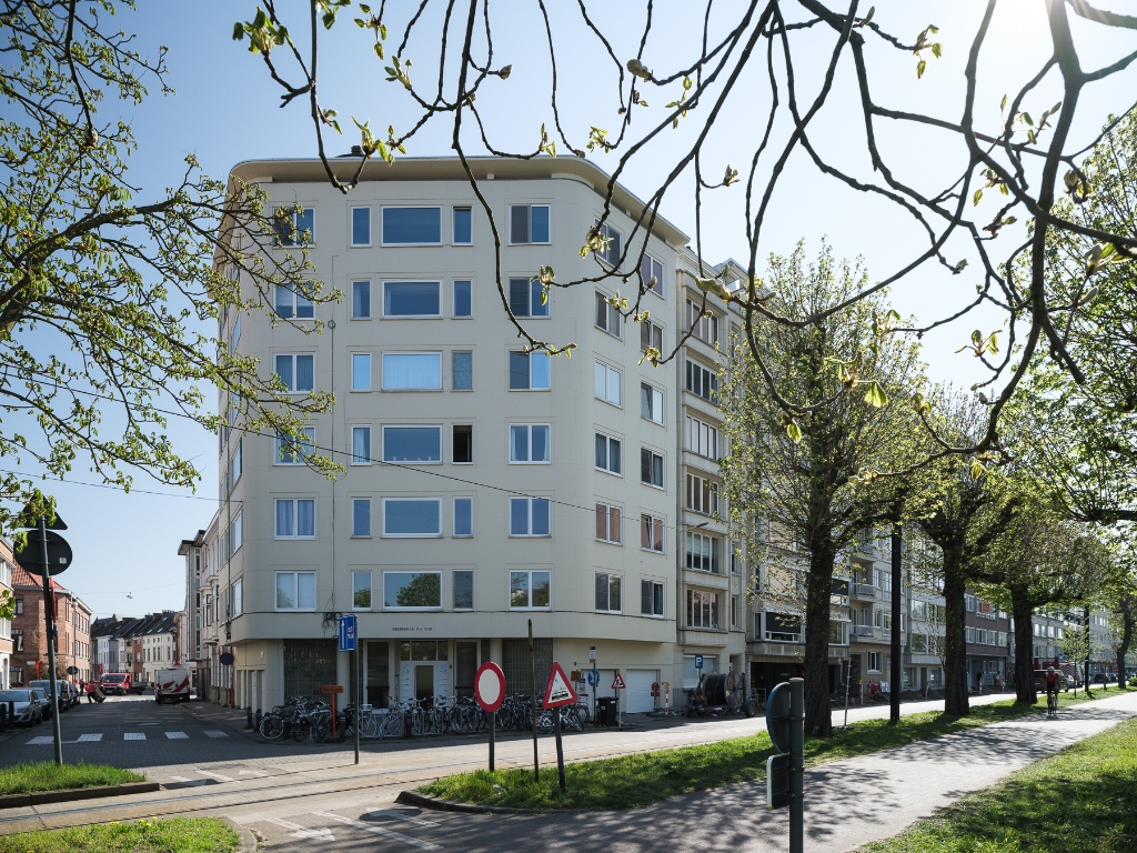 Kwalitatief hoekappartement (BVO 118 m²) met terras en een weids zicht over het Zuidpark en de torens van Gent. - foto 1