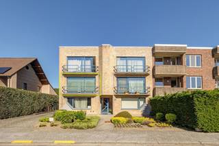 Ontdek dit lichtrijke en gerenoveerde appartement, gelegen in een kleinschalig appartementsgebouw van slechts 6 appartementen, op een rustige...