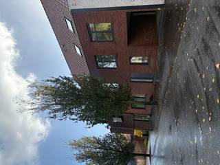 Gloednieuwe ruime duplex met 3 slaapkamers en mooi terras in hartje Kanegem-dorp.Op zoek naar een instapklare woning in een rustige, groene omgeving?...