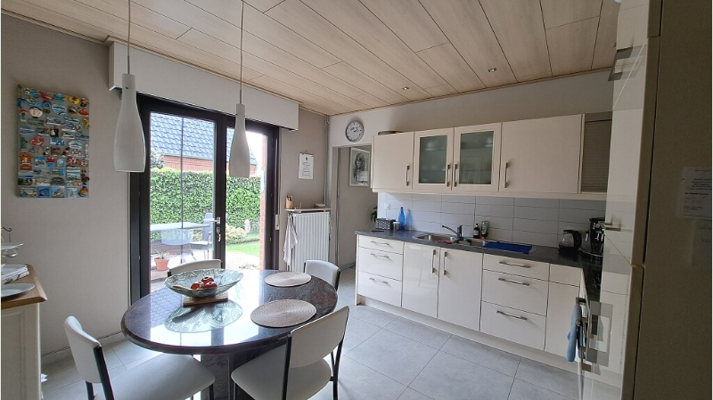 Gerenoveerde vrijstaande woning met Garage en Tuin te huur in Oedelem - photo 5