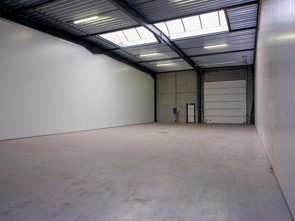 Centrally located new warehouse in Zwevezele - photo 3
