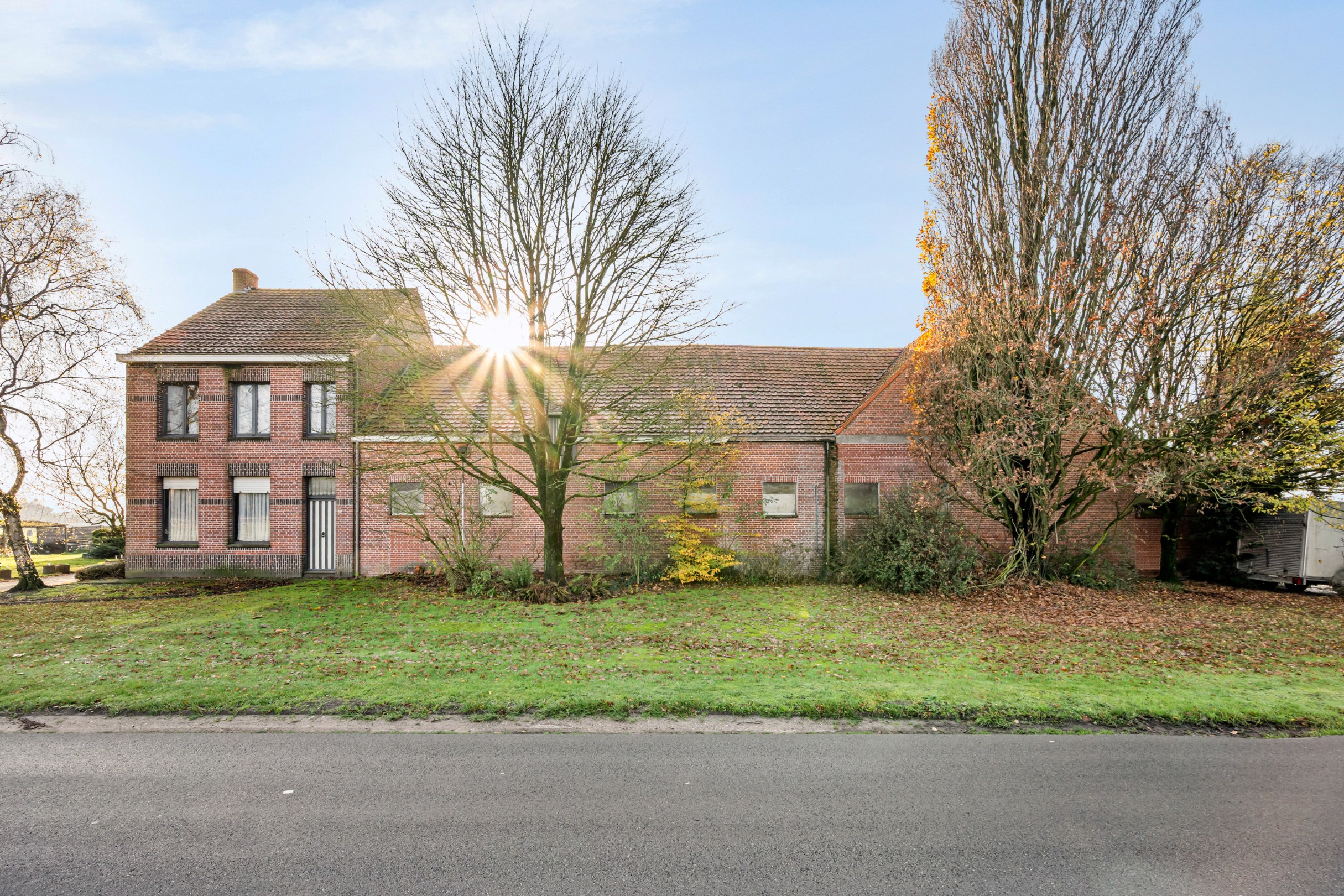 Te renoveren hoeve omgeven door weilanden op ± 9.638 m² te Hoogstraten! - foto 2