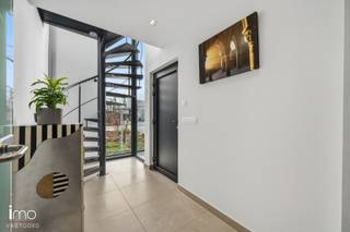 Deze energiezuinige woning van ca. 250 m² is gelegen op een perceel van ca 13a, in een rustige straat met open zicht op agrarisch gebied, wat...