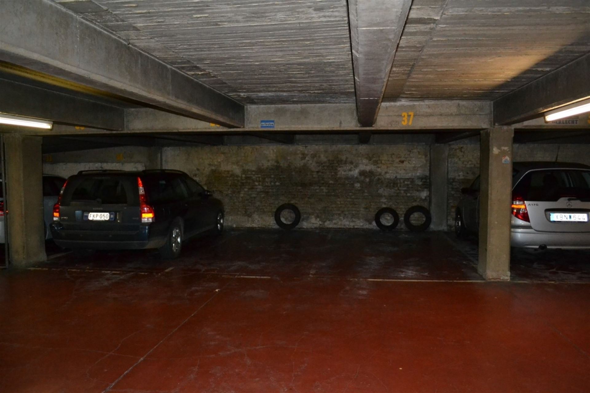 Parkingplaats op een toplocatie - foto 4