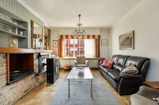 Centrum Hoogstraten, op wandelafstand van de kerk, winkels, horeca en openbaar vervoer gelegen ! Te moderniseren gezinswoning met 3...