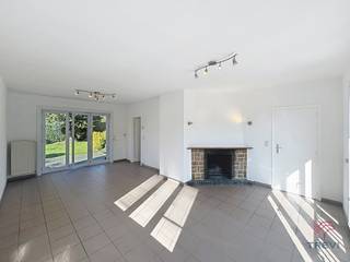 ALSEMBERG, opgefriste villa met 3 slaapkamers in een groene en residentiële wijk, vlakbij parken, met een bewoonbare oppervlakte van ±150m²,...