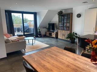 RUIM, MODERN EN KWALITATIEF APPARTEMENT MET 2 SLAAPKAMERS EN GROOT WEST-GEORIËNTEERD TERRAS 24M²2de verdieping - ligging in een moderne en...