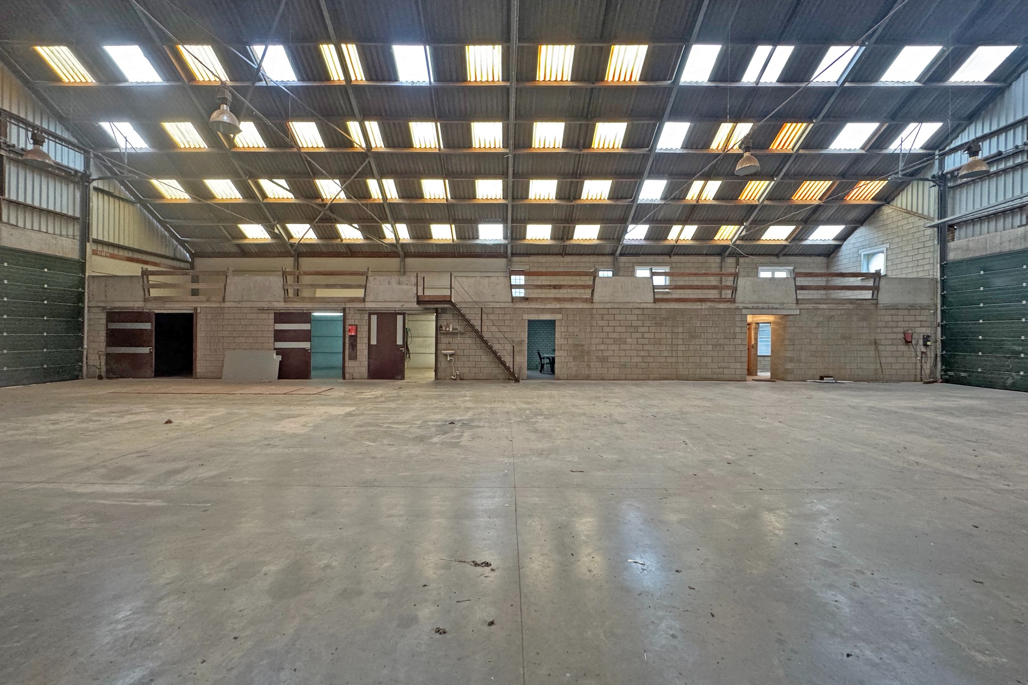 Te koop: Magazijn van 600 m² op perceel van 2.744 m² te Eeklo - foto 4