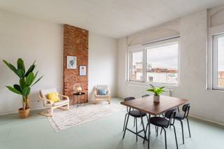 Dit instapklare appartement is gelegen in de Heirmanstraat 3-5 te Merksem, in een aangename en recent opgewaardeerde woonomgeving. Dankzij de...