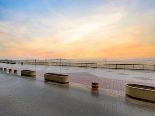 Dit gelijkvloers appartement te koop is gelegen op een toplocatie langs de Zeedijk van Duinbergen. Gelegen op wandel -en fietsafstand van...