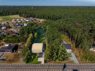 Prachtige bouwgrond voor open bebouwing op een perceel van 26a58ca.<br /><br />Deze bouwgrond heeft een straatbreedte van 21 meter met een bouwbreedte van 14 meter en een diepte van 130 meter met een bouwdiepte van 17 meter.<br /><br />Het perceel is geschikt voor open bebouwing. Dit alles met een west gerichte tuin.<br /><br />Centraal gelegen in Engsbergen (Tessenderlo-Ham). Dit alles met een vlotte verbinding naar de plaatselijke handel en de omliggende gemeenten. Ook de fiets- en wandelpaden in een groene omgeving binnen handbereik zijn hier zeker een meerwaarde.<br /><br />Bent u geïnteresseerd of wenst u extra informatie aangaande mogelijkheden? Bel ons op het nummer 014 58 02 08.<br /><br />*De aanduiding op de foto is van informatieve aard. De werkelijke perceelsgrens kan afwijken van deze afbeelding.<br />De renders zijn louter ter illustratie en zijn niet bindend.