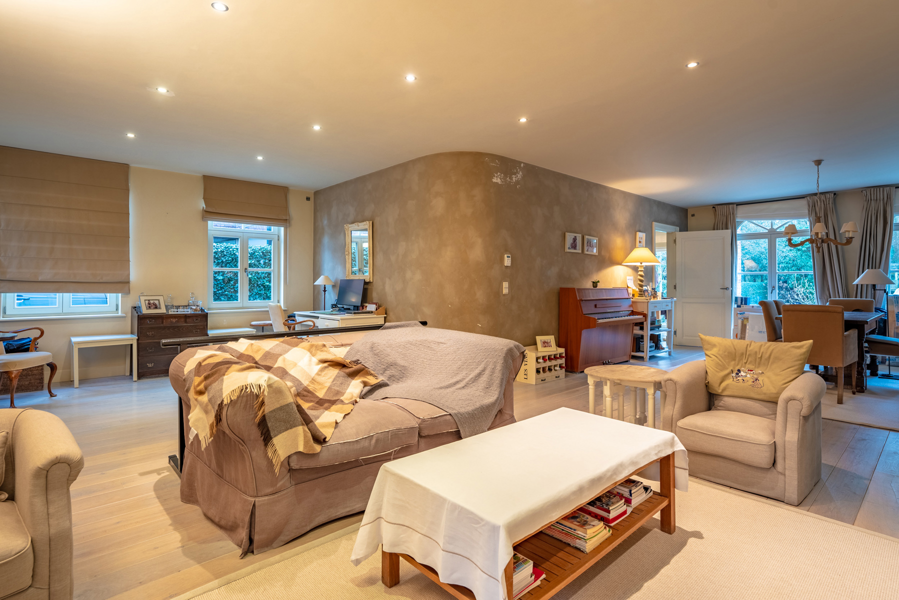 Statige woning met 5 slaapkamers op de grens van Brasschaat. - foto 3