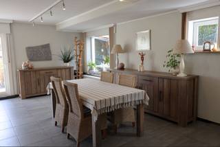 Ruime alleenstaande woning met 3 slaapkamers en zuidgerichte tuin in rustige omgeving in Knokke-Heist te koopDeze charmante instapklare villa biedt...