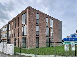 <p>Modern nieuwbouwappartement op de eerste verdieping, gelegen in de Antwerpsestraat in Reet. Dit energiezuinige appartement bevindt zich in een kleinschalig gebouw met slechts 5 appartementen, wat zorgt voor een rustige en aangename woonomgeving.<br /><br />Het appartement beschikt over een privatieve autostaanplaats waarvan de huurprijs reeds is inbegrepen, evenals een laadpaal op de parking – ideaal voor elektrisch rijden. Op het gelijkvloers is er bovendien een praktische fietsenberging voorzien.<br /><br />Comfort, duurzaamheid en een uitstekende ligging worden hier perfect gecombineerd.<br /><br />- Het EPB-certificaat is in aanvraag/in opmaak.<br />- De maandelijkse kosten bedragen €60<br /><br /><br /></p>