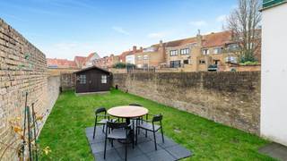 In een mooie en brede straat te Heist-aan-Zee verkopen wij dit leuk appartement, voorzien van 2 slaapkamers en een zonnige tuin aan de...