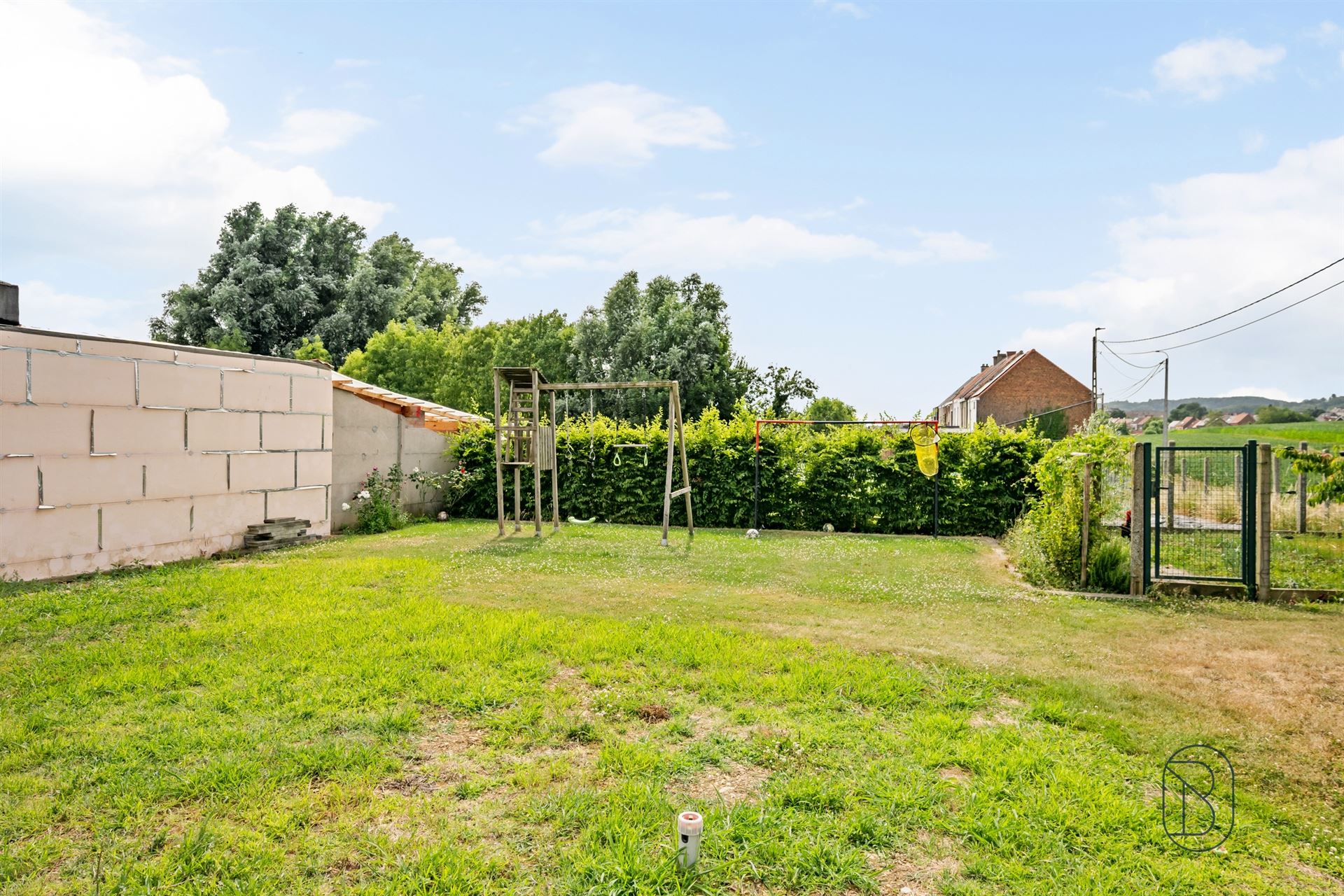 Recent gerenoveerde gezinswoning met 4 slpk, garage & tuin - foto 4
