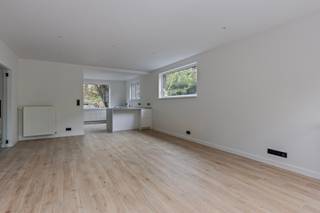 Volledig gerenoveerde woning met o.a. een bewoonbare oppervlakte van 155 m² (kelder niet meegeteld), 3 slaapkamers, ruime zuid-west gerichte tuin...