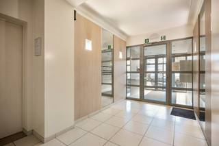 Ontdek dit aangename appartement aan de stadsrand van Tongeren, ideaal voor wie comfortabel wil wonen met alle voorzieningen binnen handbereik...