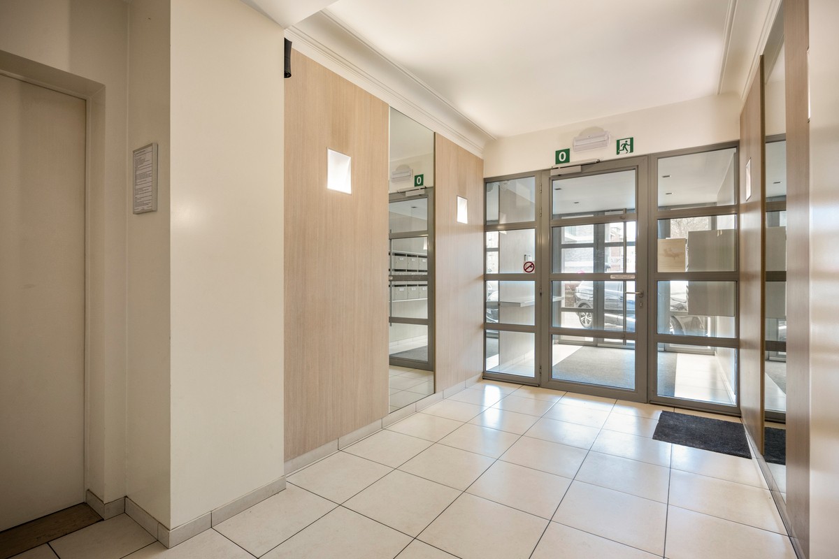 Ruim appartement met twee slaapkamers en garagebox aan de stadsrand - foto 2